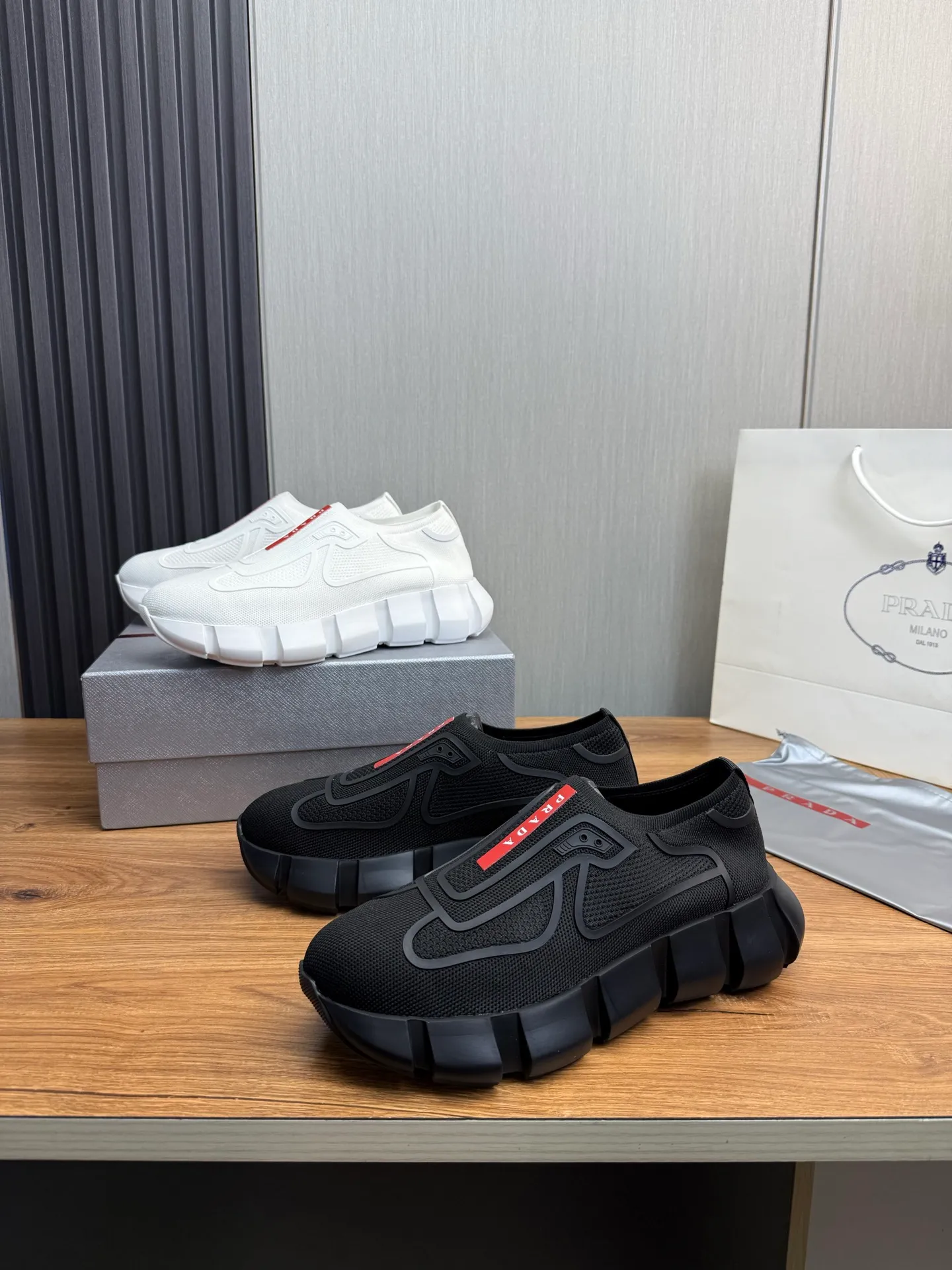 Men's shoes 💰580💰 [PRADA] Popular men's shoes shipped 👏Official website synchronized ⬆️Original fly-woven fabric + cowhide lining, 1⃣️:1⃣️reproduction, original sole, 38-45 (45. Customized, non-refundable)